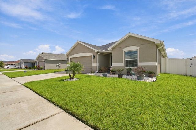 6884 ABBYWOOD LANE, Zephyrhills, FL 33541
