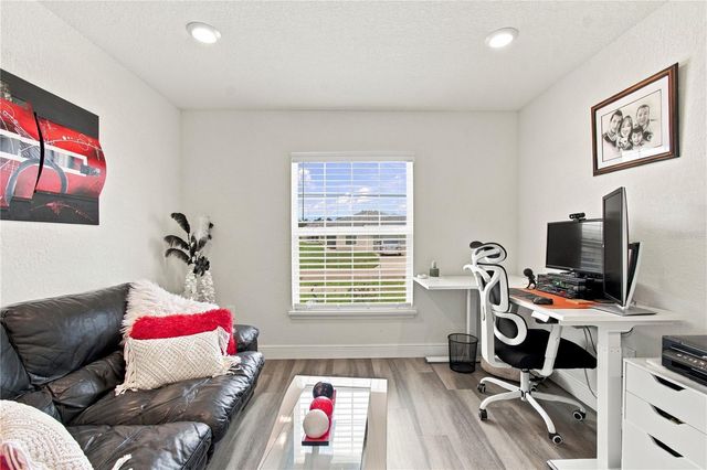 6884 ABBYWOOD LANE, Zephyrhills, FL 33541
