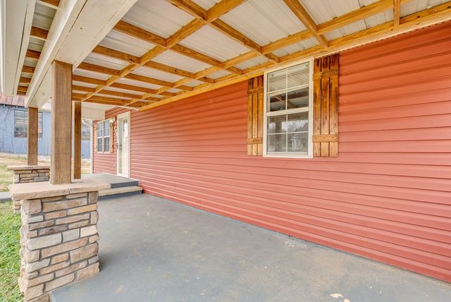 425 S Young St, Sparta, TN 38583