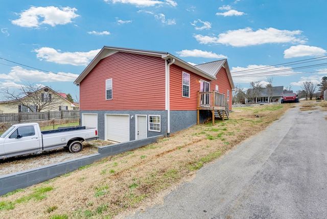 425 S Young St, Sparta, TN 38583