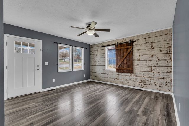 425 S Young St, Sparta, TN 38583