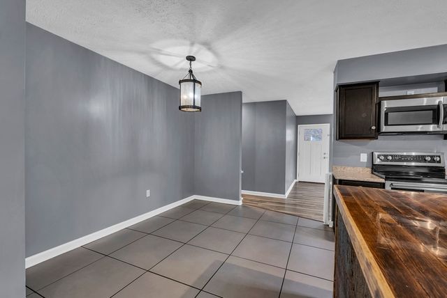 425 S Young St, Sparta, TN 38583