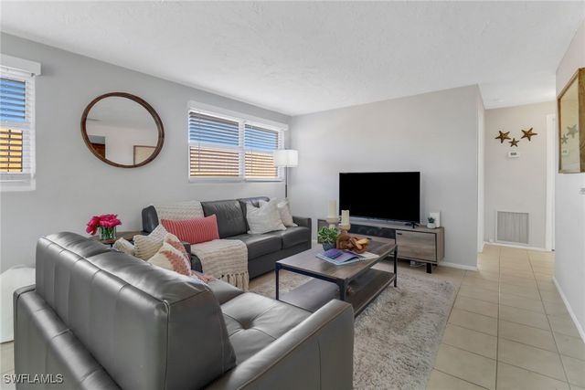 751 100th AVE N, Naples, FL 34108