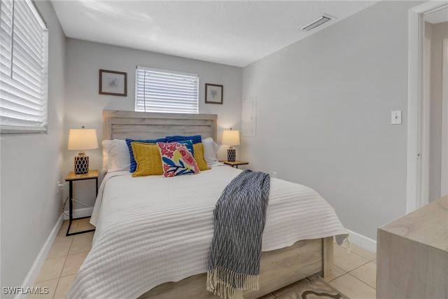 751 100th AVE N, Naples, FL 34108