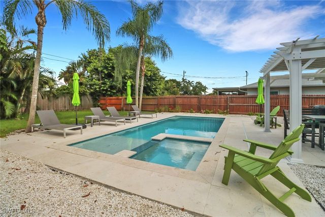 751 100th AVE N, Naples, FL 34108