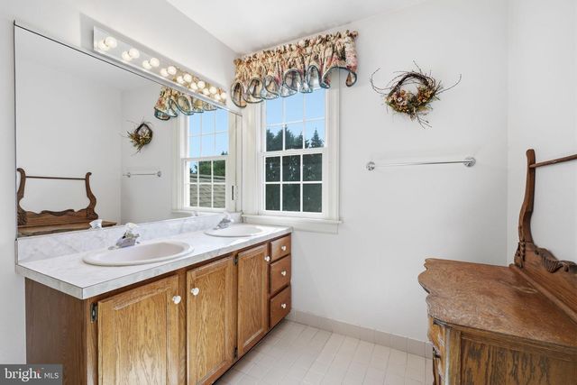 204 HERON CT, Washington Crossing, PA 18977