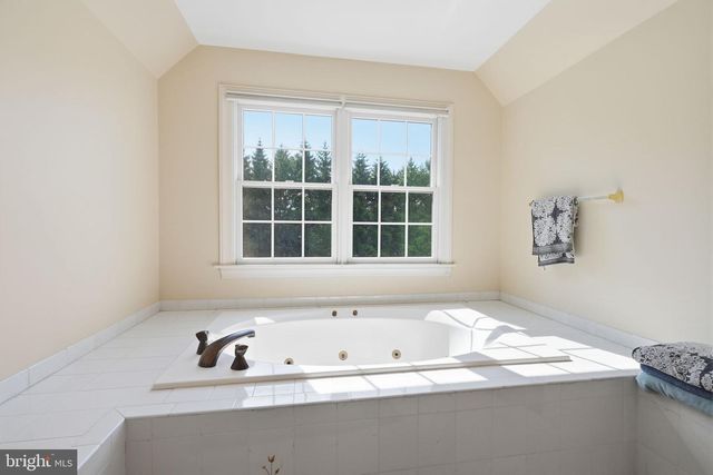 204 HERON CT, Washington Crossing, PA 18977