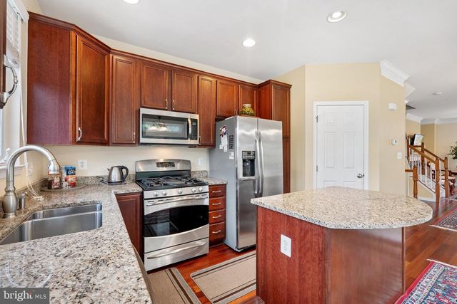 25111 NEPTUNE TER #UPPER 2 LEVELS ONLY, Chantilly, VA 20152