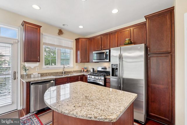 25111 NEPTUNE TER #UPPER 2 LEVELS ONLY, Chantilly, VA 20152