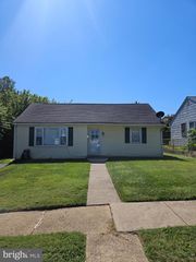 8 RICHARD RD, New Castle, DE 19720