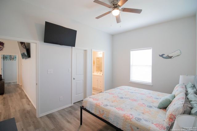 207 Paradise Dr, Rockport, TX 78382