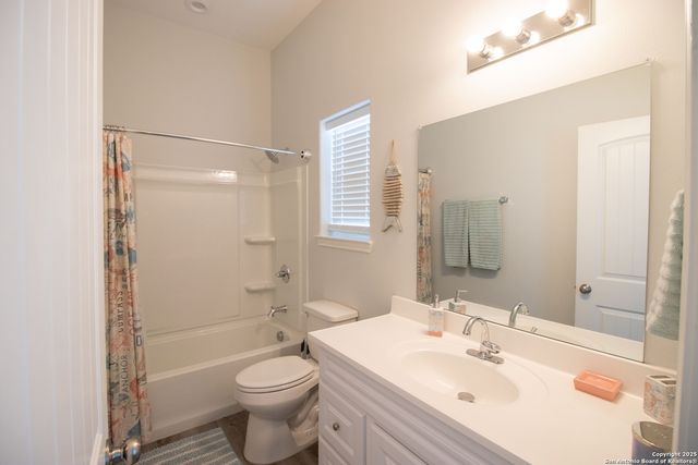 207 Paradise Dr, Rockport, TX 78382