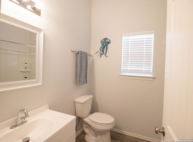 207 Paradise Dr, Rockport, TX 78382