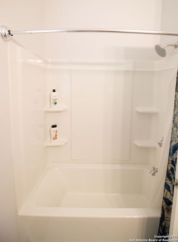 207 Paradise Dr, Rockport, TX 78382