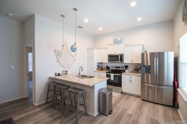 207 Paradise Dr, Rockport, TX 78382