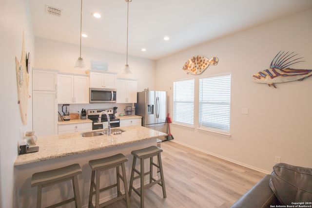 207 Paradise Dr, Rockport, TX 78382