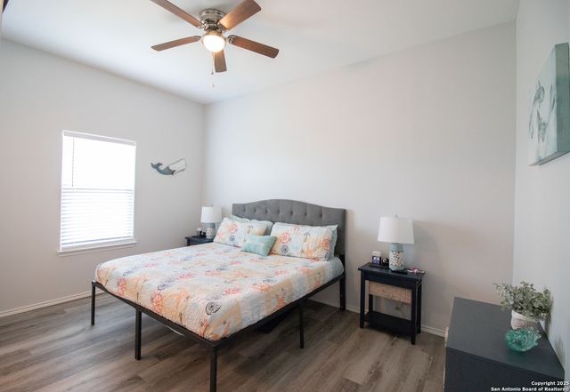 207 Paradise Dr, Rockport, TX 78382