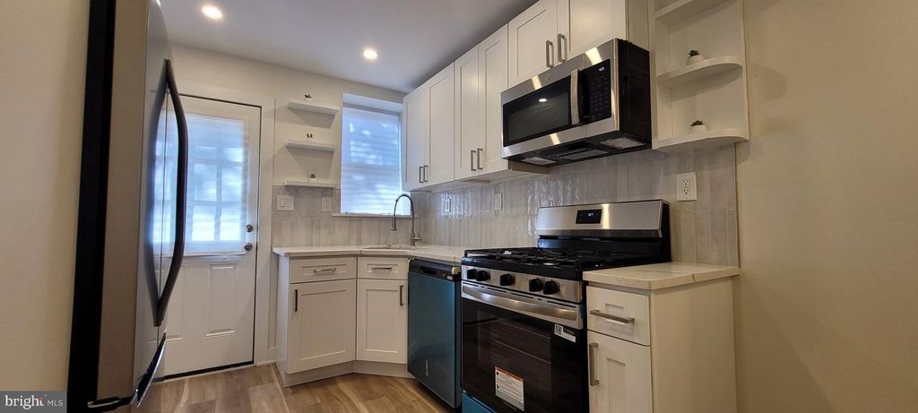 2526 S SHERIDAN ST, PHILADELPHIA, PA 19148 — photo 3