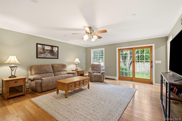 83 Hedgerow, Commack, NY 11725
