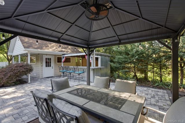 83 Hedgerow, Commack, NY 11725