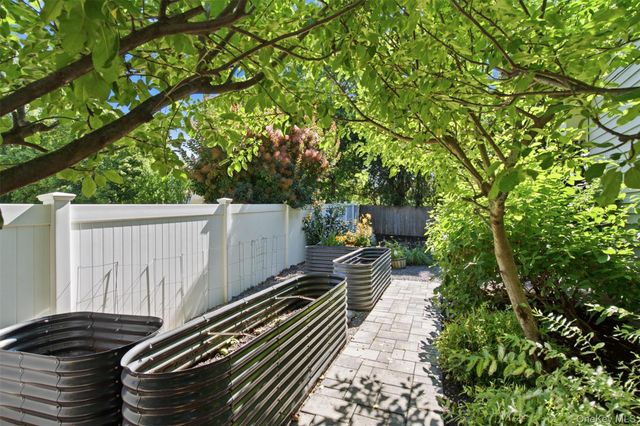 83 Hedgerow, Commack, NY 11725