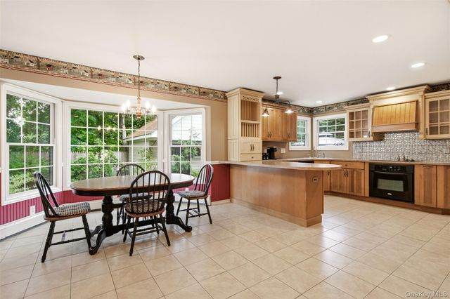 83 Hedgerow, Commack, NY 11725