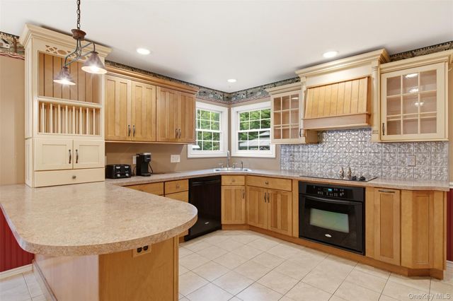 83 Hedgerow, Commack, NY 11725