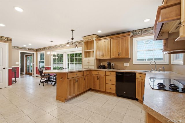 83 Hedgerow, Commack, NY 11725