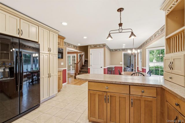 83 Hedgerow, Commack, NY 11725