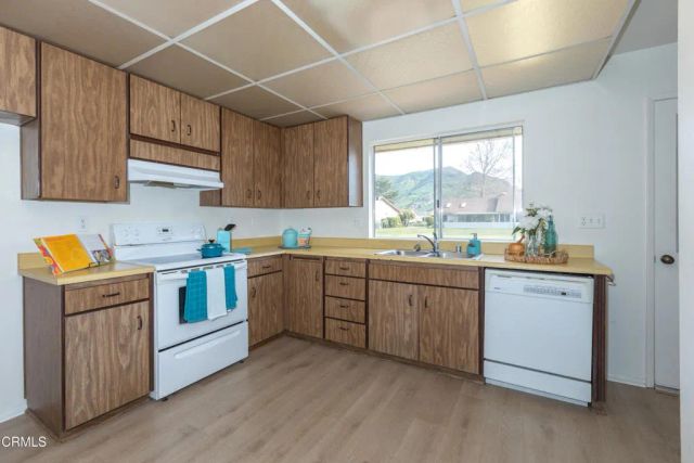 24108 Village 24, Camarillo, CA 93012