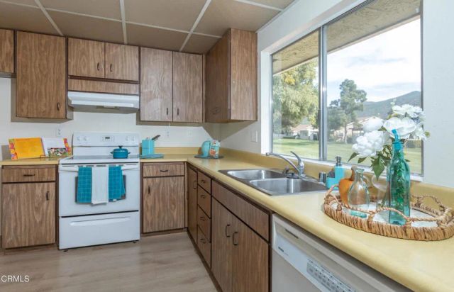 24108 Village 24, Camarillo, CA 93012