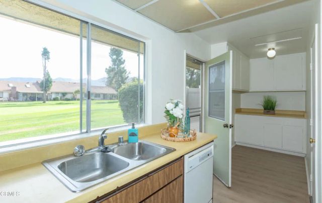 24108 Village 24, Camarillo, CA 93012