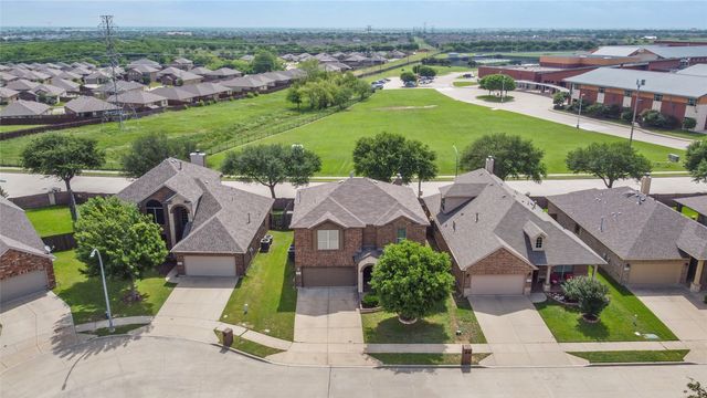 8220 Misty Water Drive, Fort Worth, TX 76131