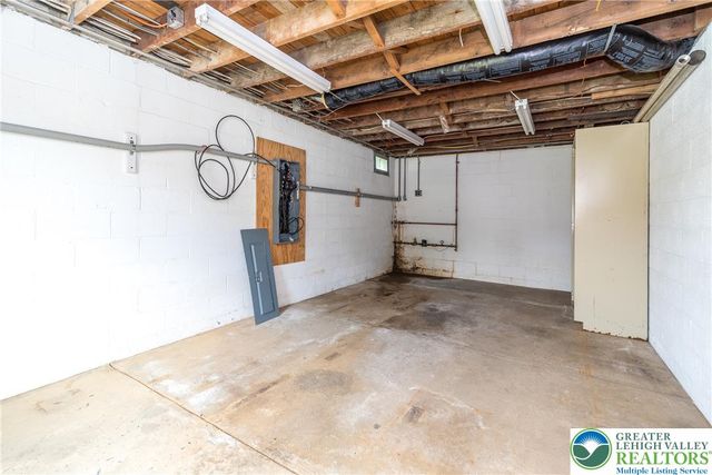 1815 Leithsville Rd, Lower Saucon Twp, PA 18055
