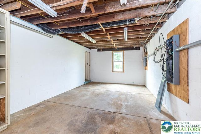 1815 Leithsville Rd, Lower Saucon Twp, PA 18055