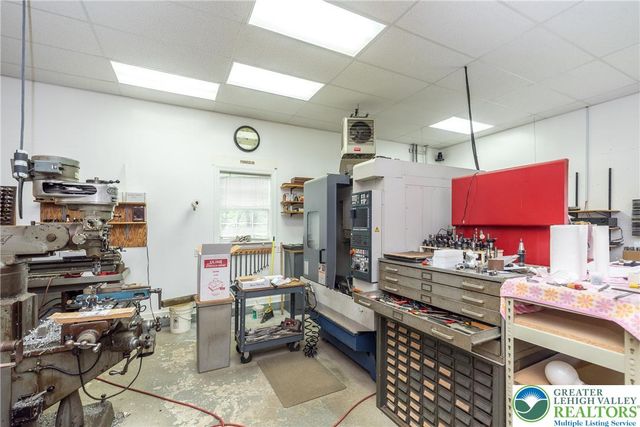 1815 Leithsville Rd, Lower Saucon Twp, PA 18055