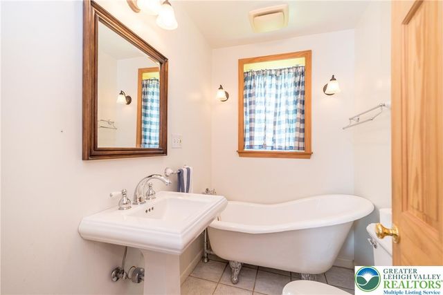 1815 Leithsville Rd, Lower Saucon Twp, PA 18055