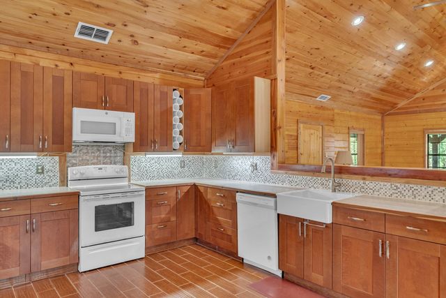 751 Cherokee Lane, Gladewater, TX 75647