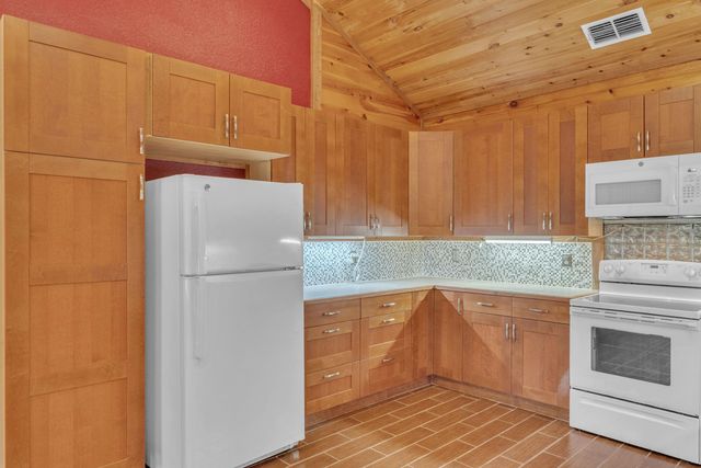 751 Cherokee Lane, Gladewater, TX 75647