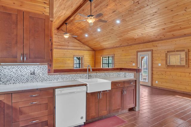 751 Cherokee Lane, Gladewater, TX 75647