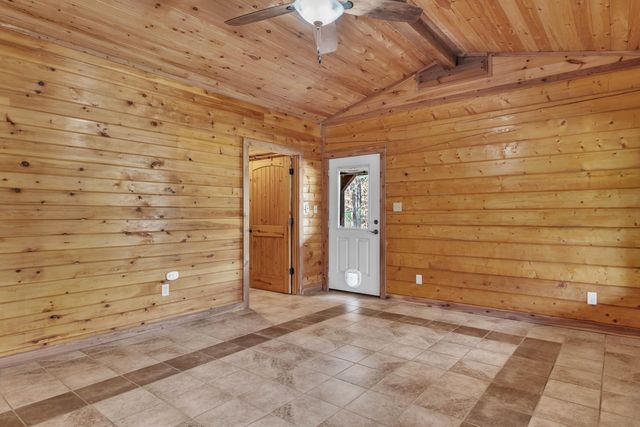 751 Cherokee Lane, Gladewater, TX 75647