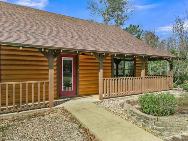 751 Cherokee Lane, Gladewater, TX 75647