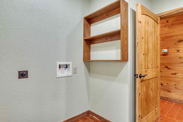 751 Cherokee Lane, Gladewater, TX 75647