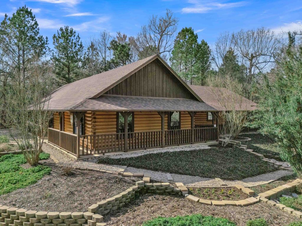 751 Cherokee Lane, Gladewater, TX 75647