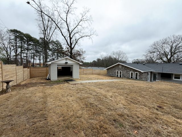 1633 Winston St, Florence, AL 35630