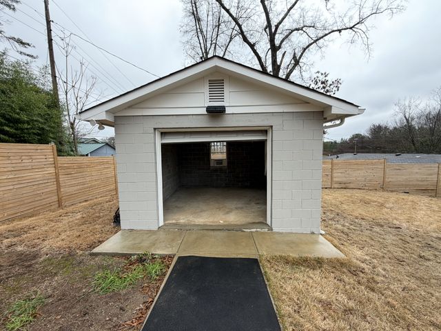 1633 Winston St, Florence, AL 35630