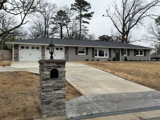 1633 Winston St, Florence, AL 35630