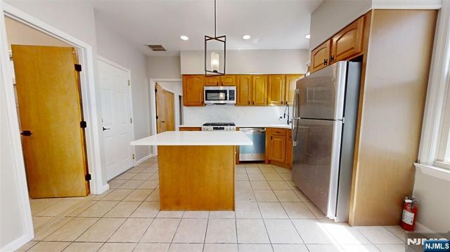 11 Schuyler Court R2, Kearny, NJ 07032