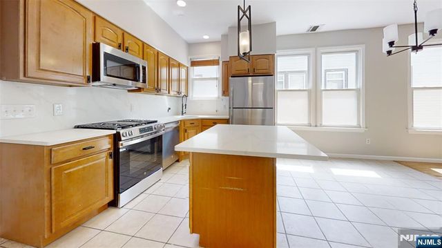 11 Schuyler Court R2, Kearny, NJ 07032