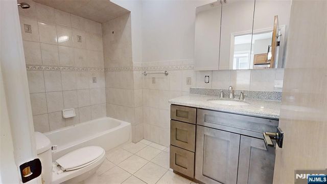 11 Schuyler Court R2, Kearny, NJ 07032